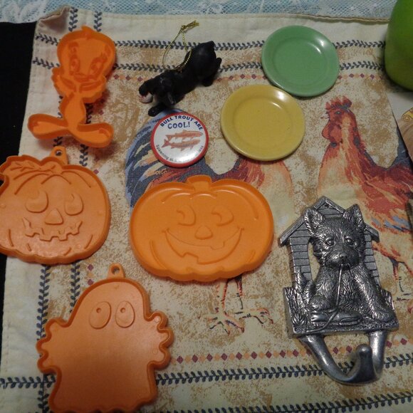 JUNK DRAWER VINTAGE FALL THEME SCARF COOKIE CUTTERS ORNAMENT DOLL PLATES… - Picture 2 of 8